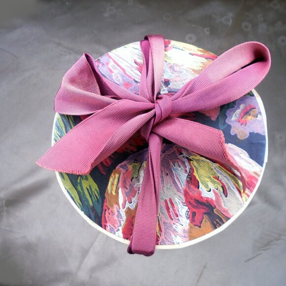 Vintage Wallpaper Storage Box, Super Retro - Picture 2 of 8